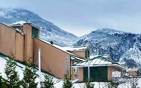 Squamish Mountain Retreat Hotel